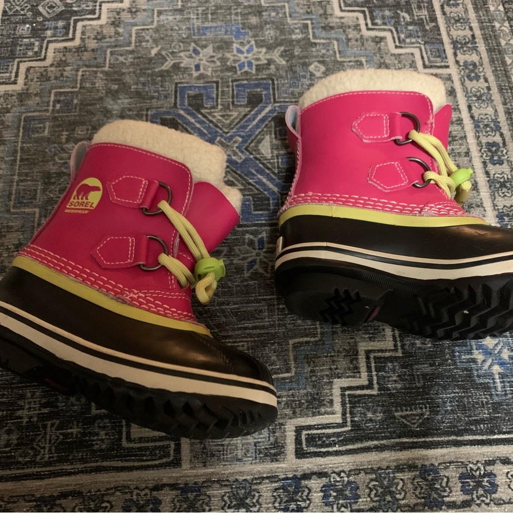 Girls sorel snow boots 10c